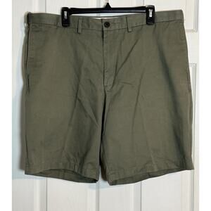 Lands' End Men's Flat Front Green Shorts, Size 40